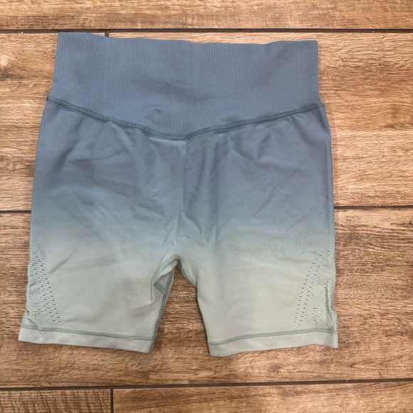 PINK Victoria's Secret Sport Pink Ombre Shorts Size Medium Pink Active SEAMLESS - Picture 4 of 13